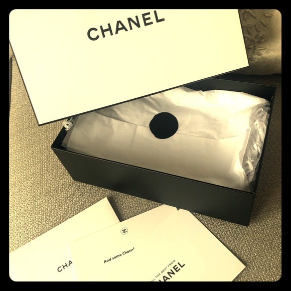 Chanel box - Picture 1 of 4